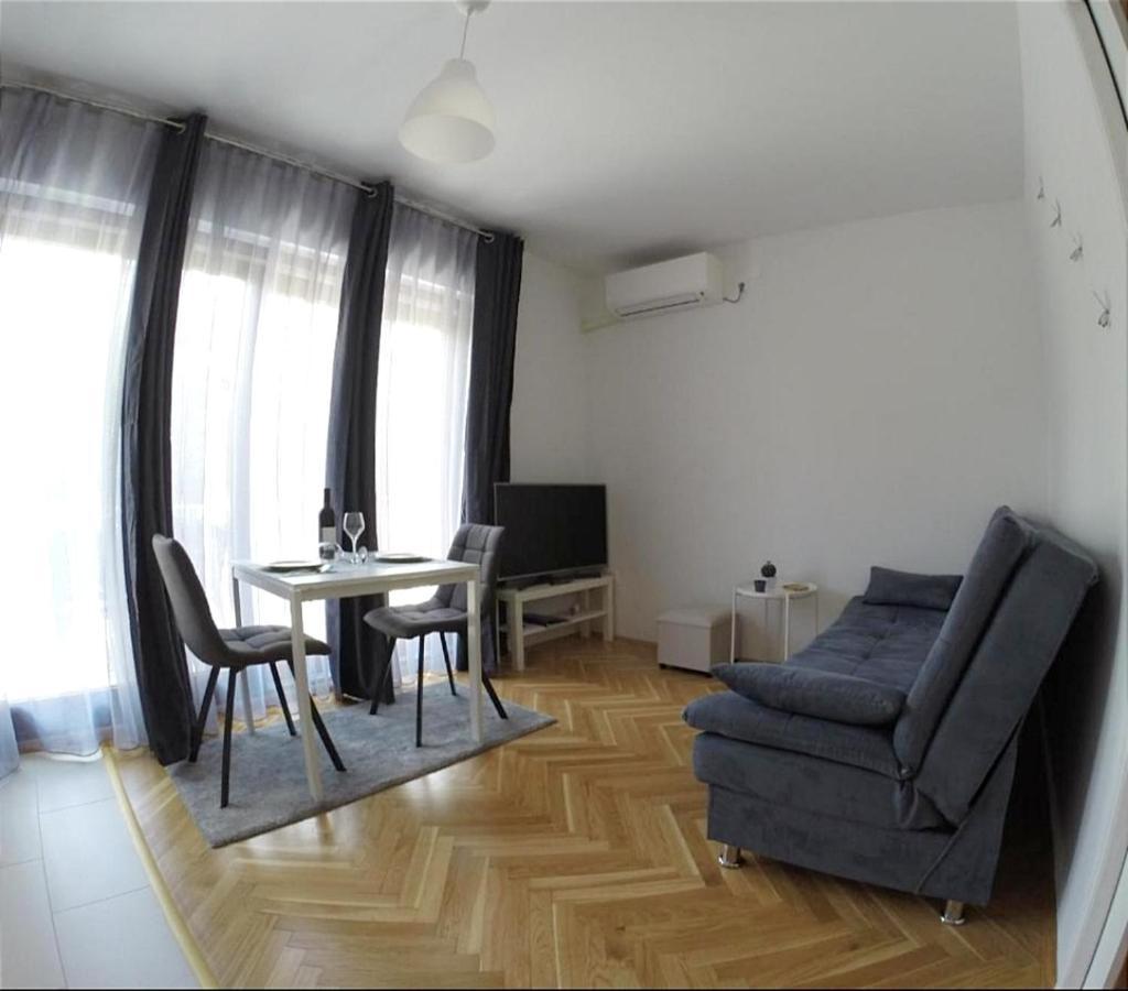 Apartment Jacky โรวีน ภายนอก รูปภาพ